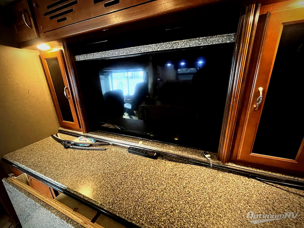 2015 Fleetwood Discovery 40E Photo 6