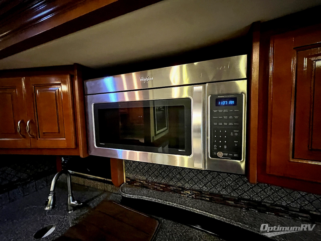 2015 Fleetwood Discovery 40E Photo 8