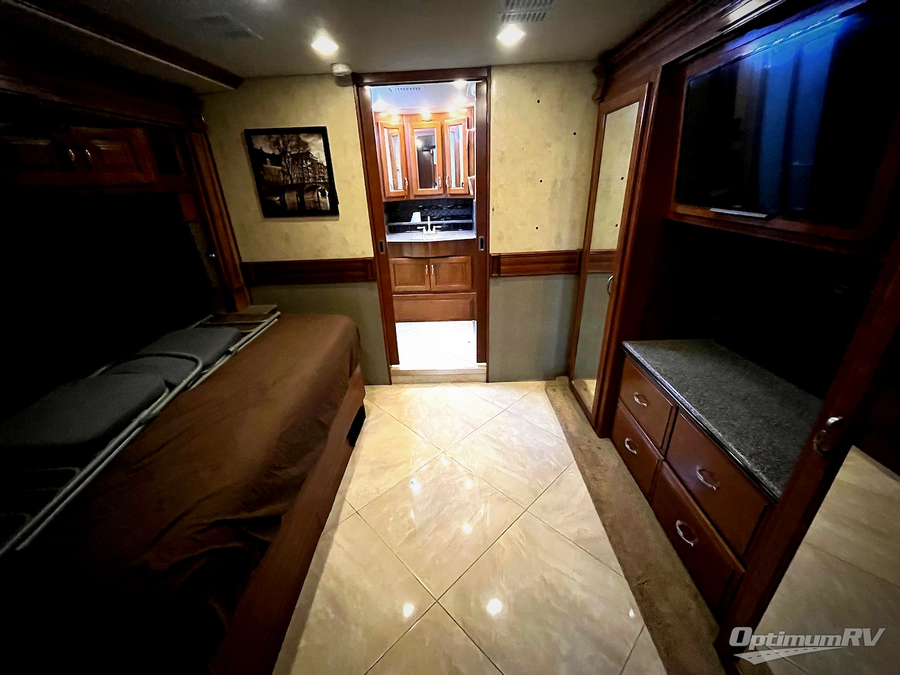 2015 Fleetwood Discovery 40E Photo 15