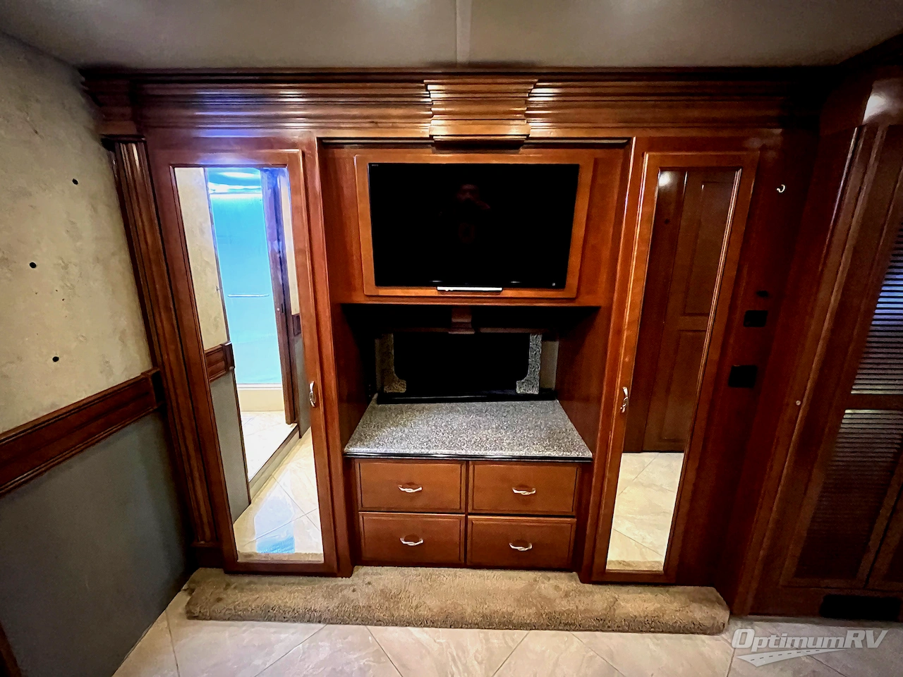 2015 Fleetwood Discovery 40E Photo 17