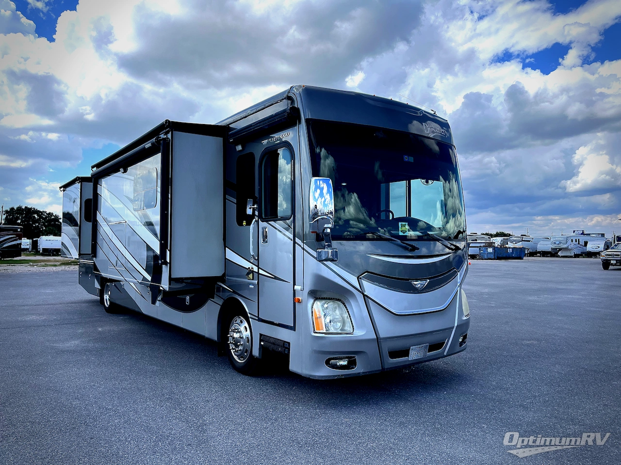 2015 Fleetwood Discovery 40E Photo 1