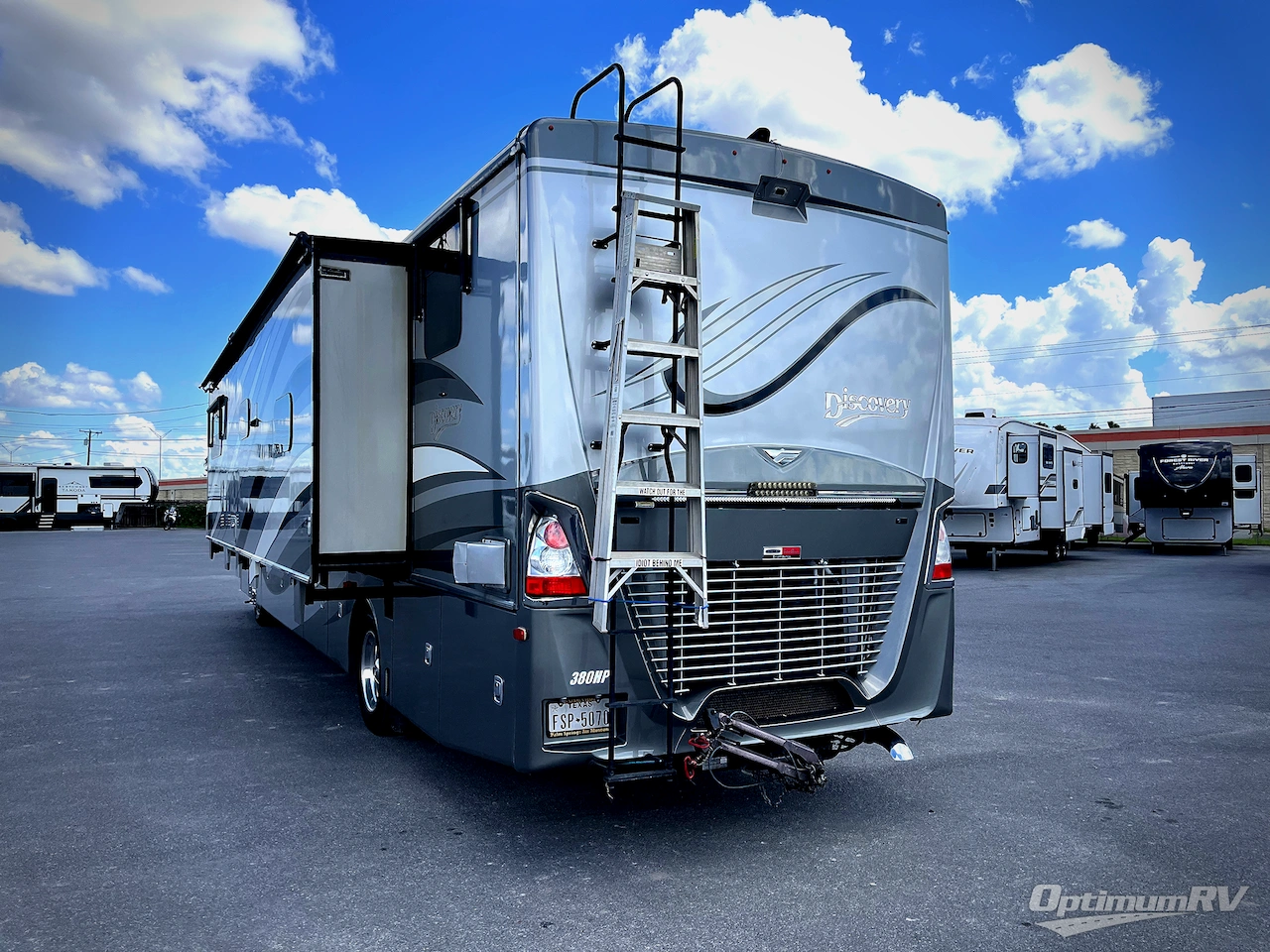 2015 Fleetwood Discovery 40E Photo 3
