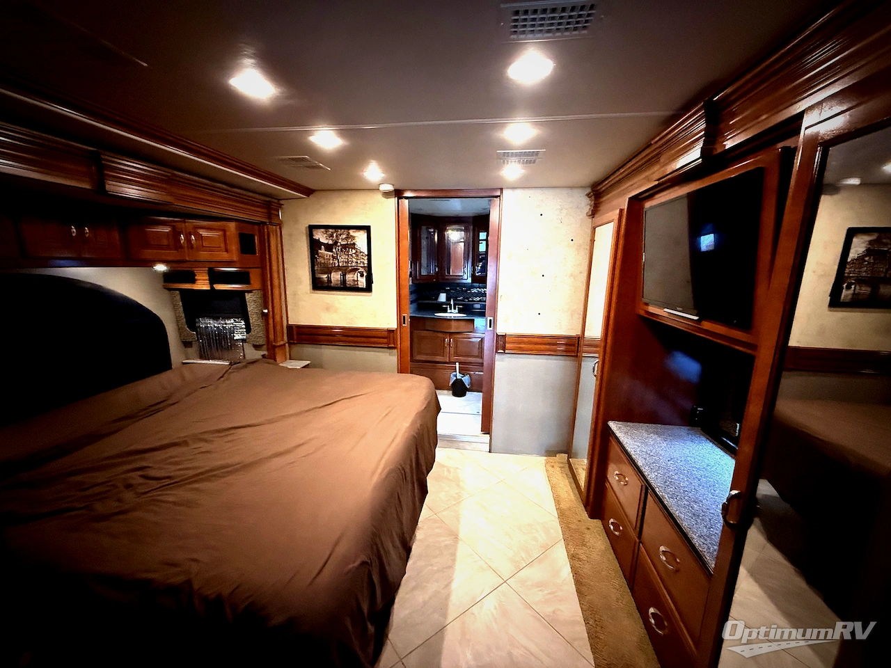 2015 Fleetwood Discovery 40E Photo 15