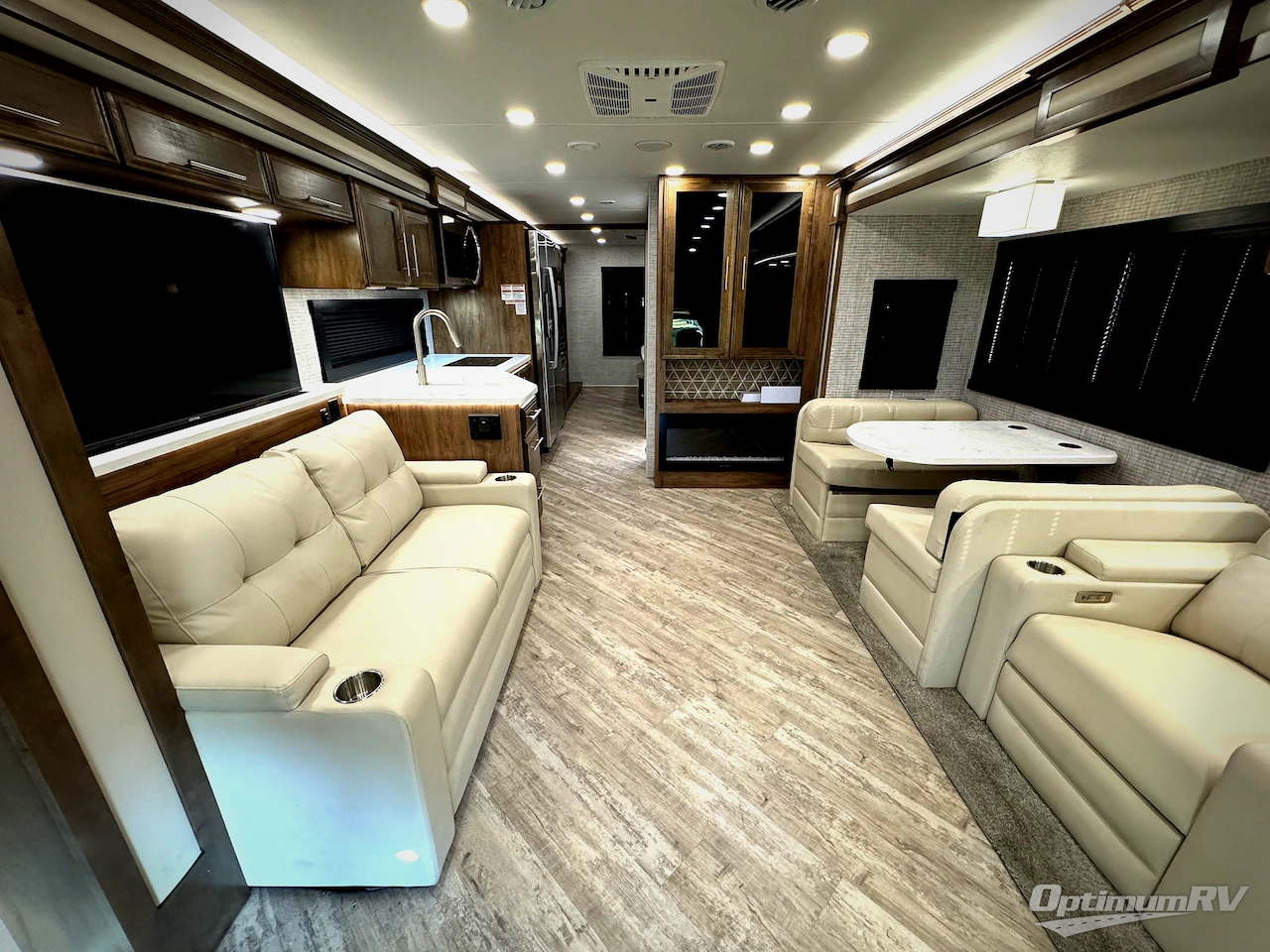 2025 Entegra Accolade 37M Photo 4