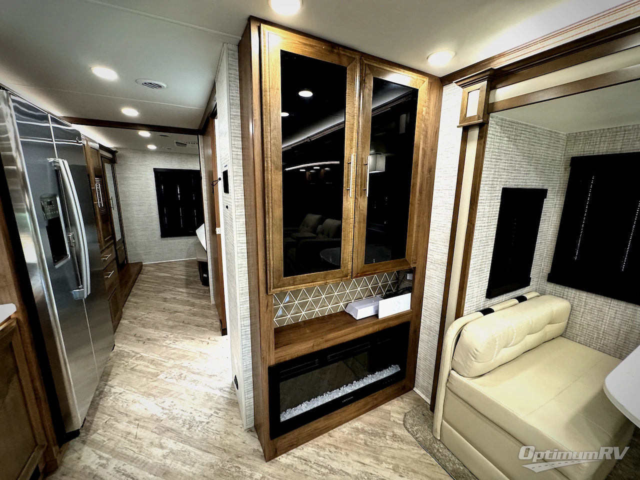 2025 Entegra Accolade 37M Photo 16