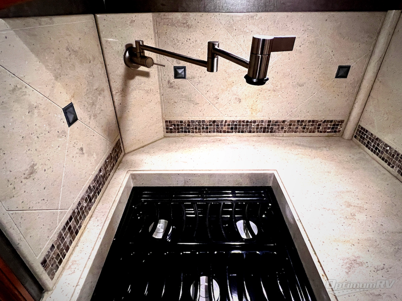 2015 Itasca Meridian 40R Photo 22