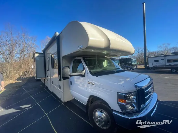 2019 Thor Chateau 30D RV Photo 1