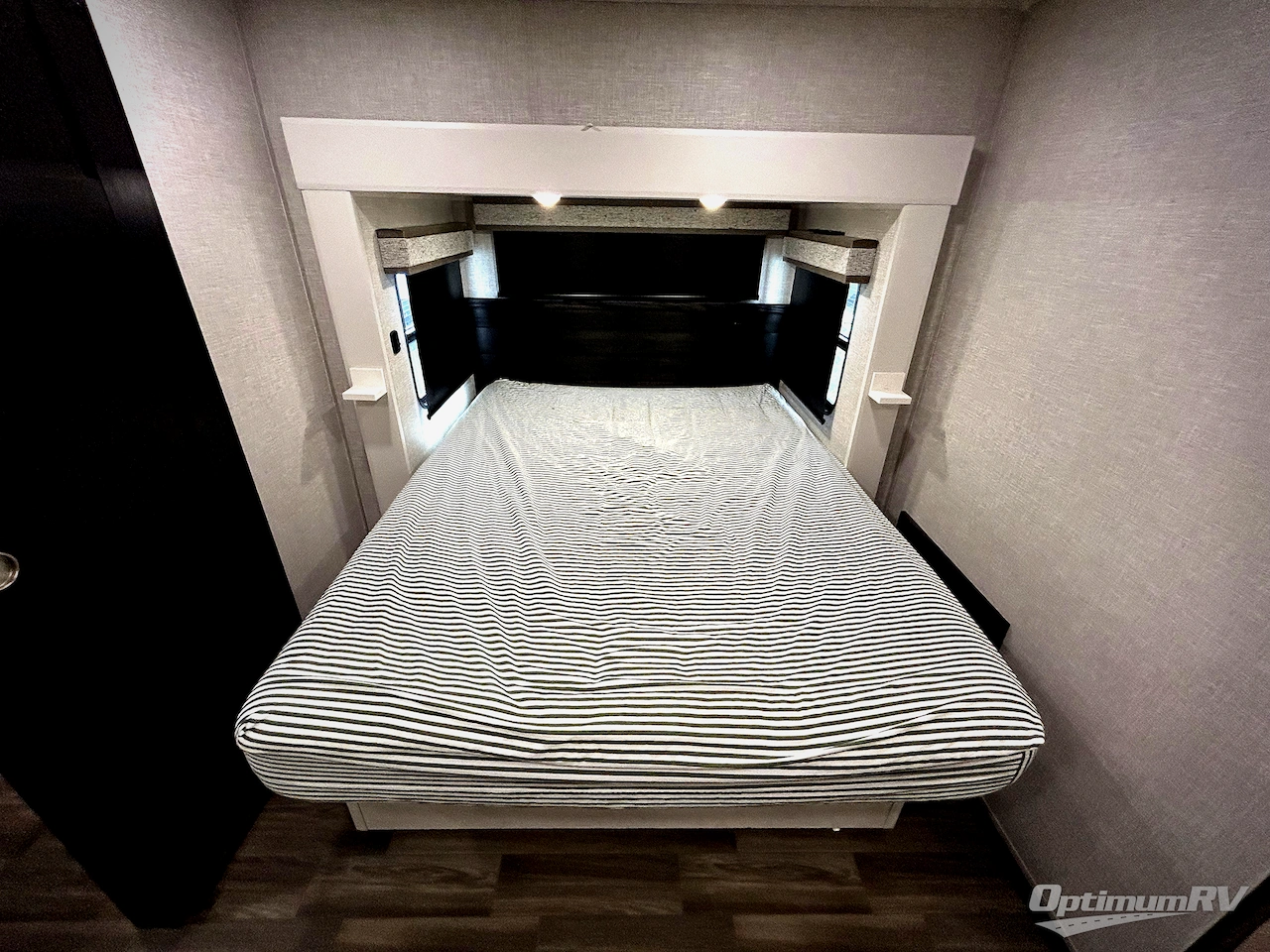 2025 Jayco North Point 390CKDS Photo 23