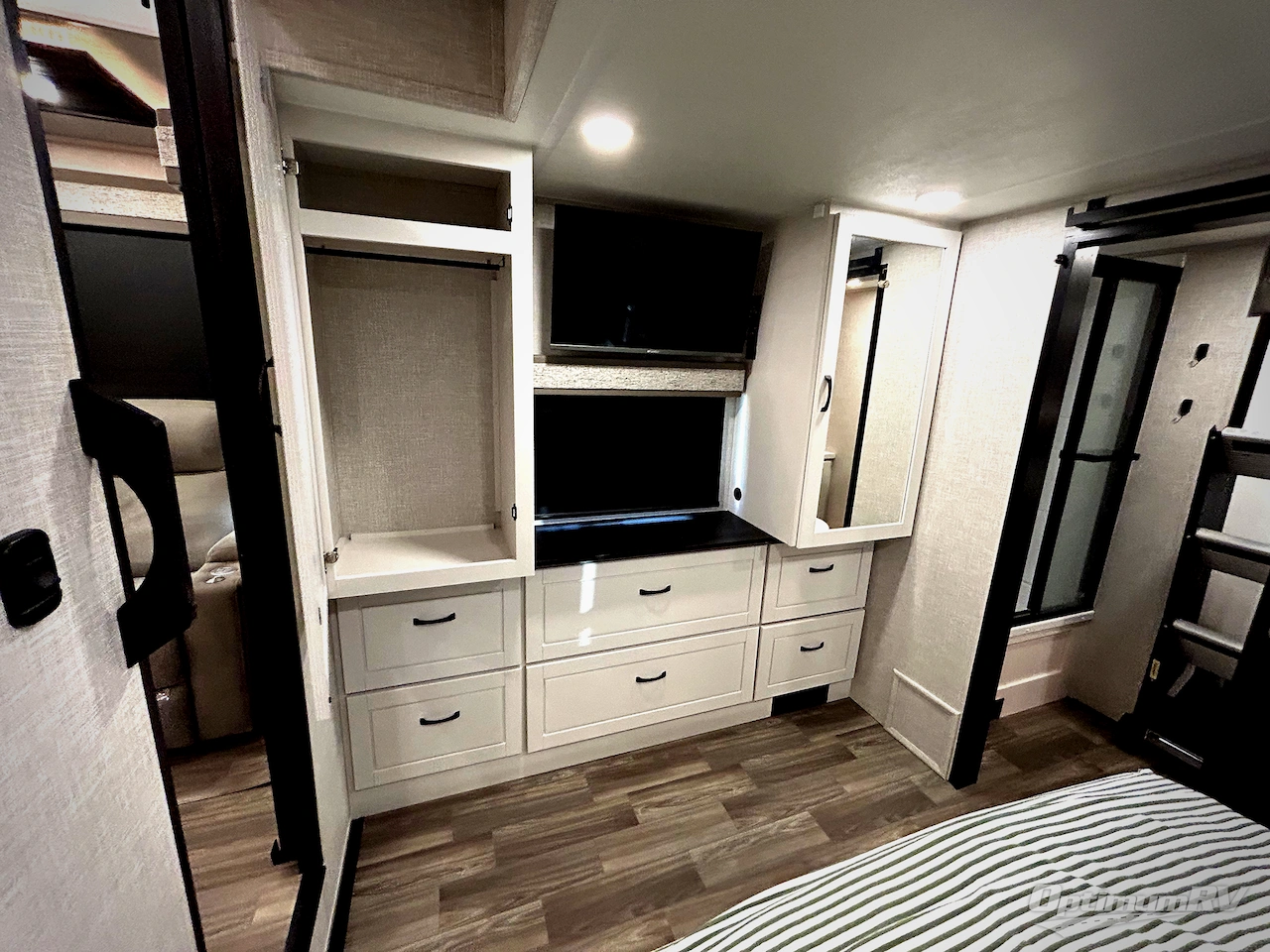 2025 Jayco North Point 390CKDS Photo 24
