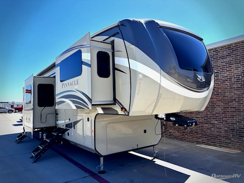 Used 2019 Jayco Pinnacle 38FLWS Featured Photo