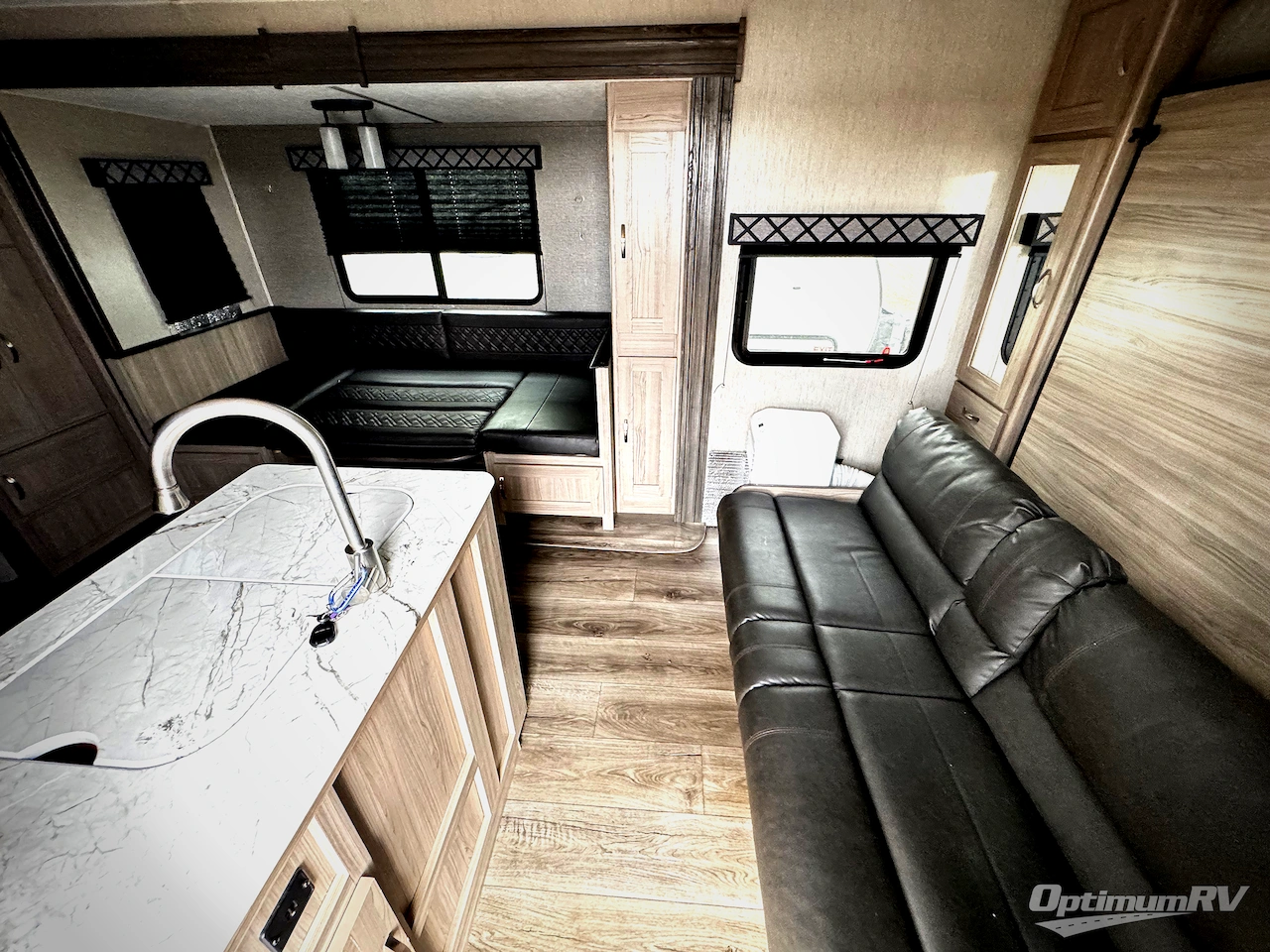 2021 Coachmen Freedom Express Ultra Lite 238BHS Photo 5