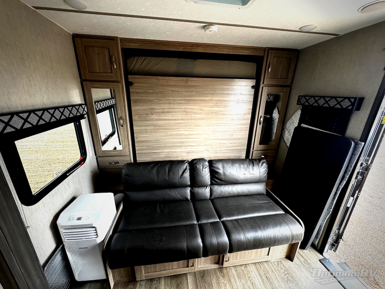 2021 Coachmen Freedom Express Ultra Lite 238BHS Photo 8