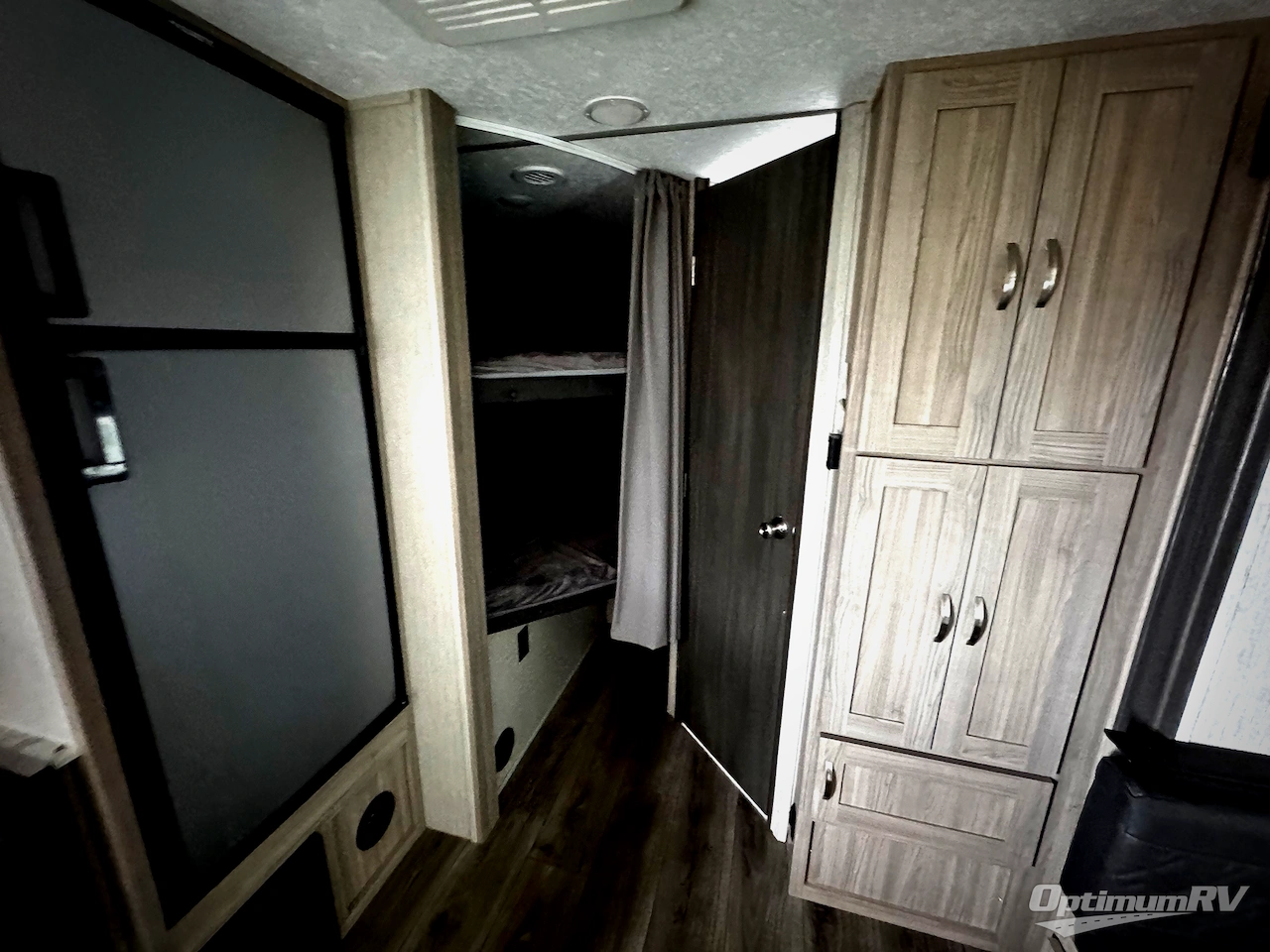 2021 Coachmen Freedom Express Ultra Lite 238BHS Photo 9