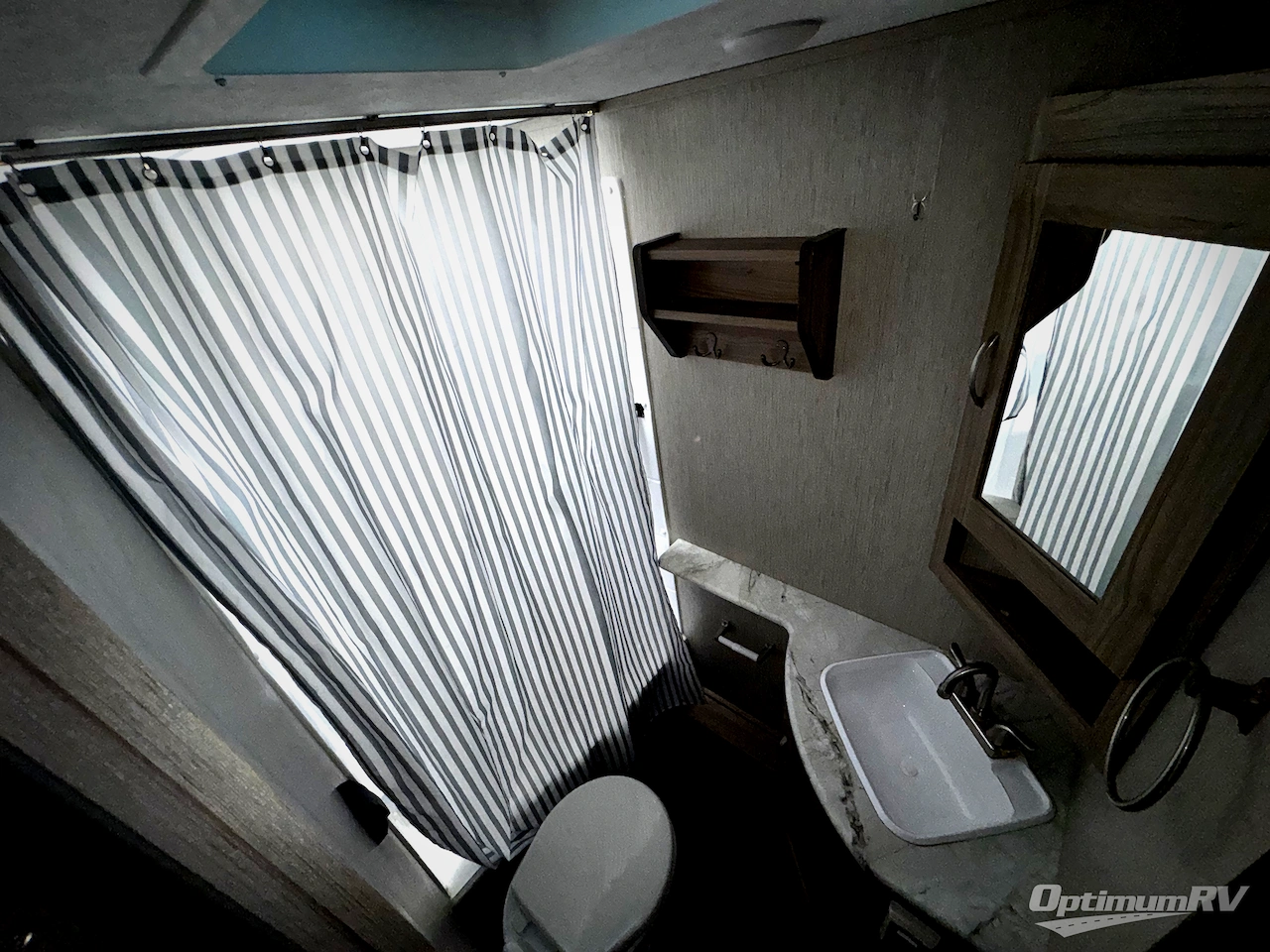 2021 Coachmen Freedom Express Ultra Lite 238BHS Photo 11