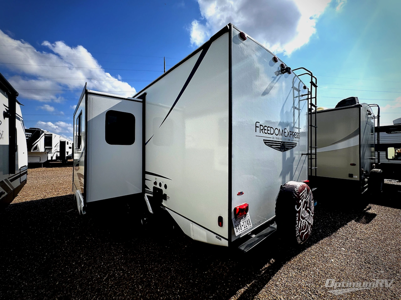 2021 Coachmen Freedom Express Ultra Lite 238BHS Photo 2