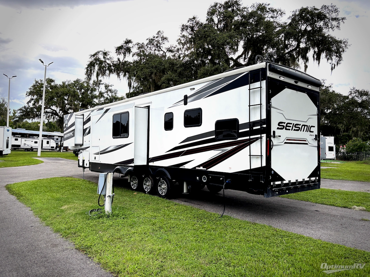 2024 Jayco Seismic 395 Photo 3