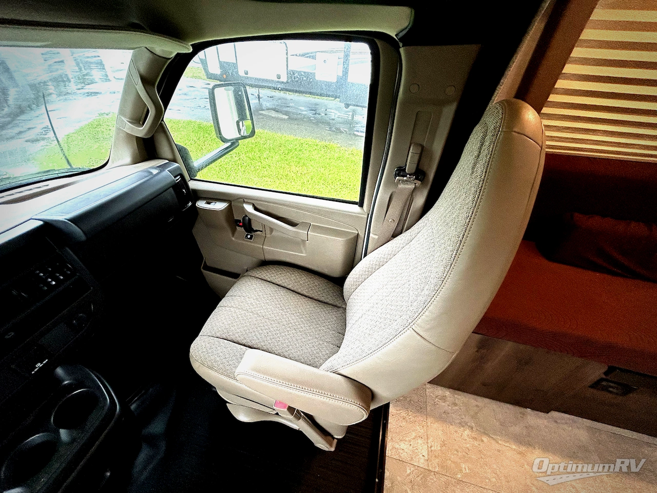 2020 Coachmen Freelander 26RS Ford 350 Photo 8