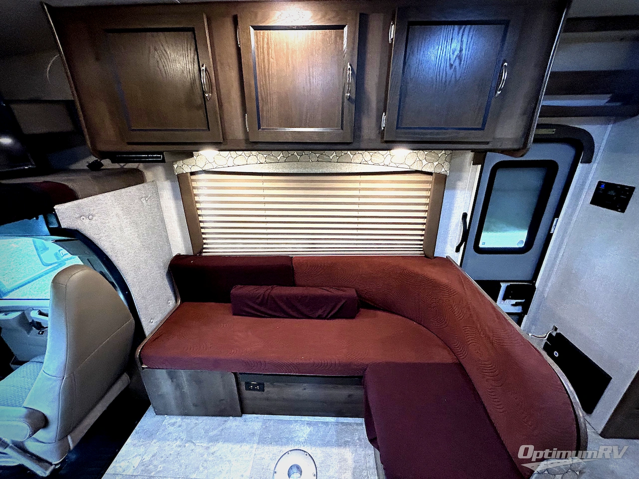 2020 Coachmen Freelander 26RS Ford 350 Photo 12