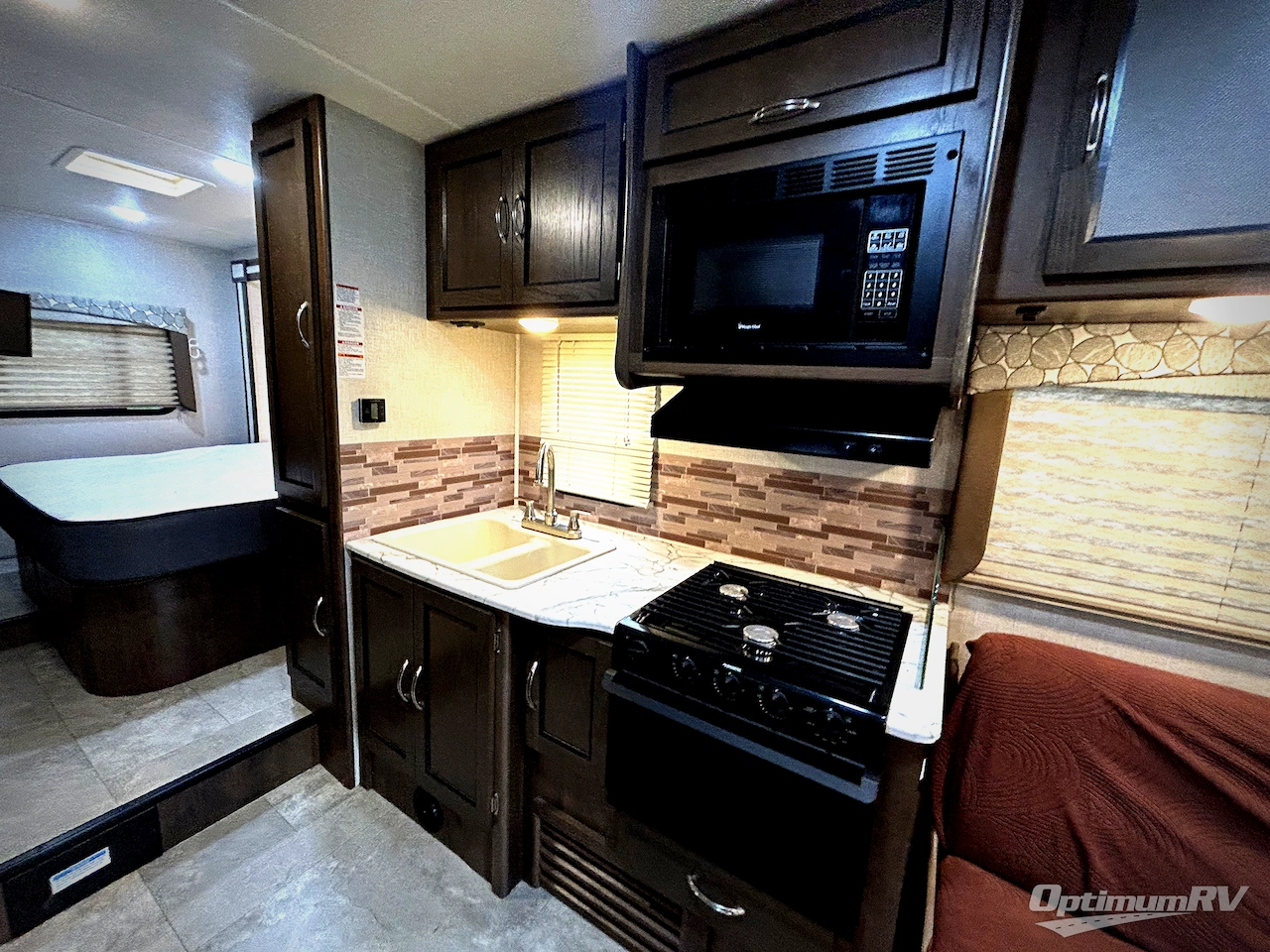 2020 Coachmen Freelander 26RS Ford 350 Photo 14