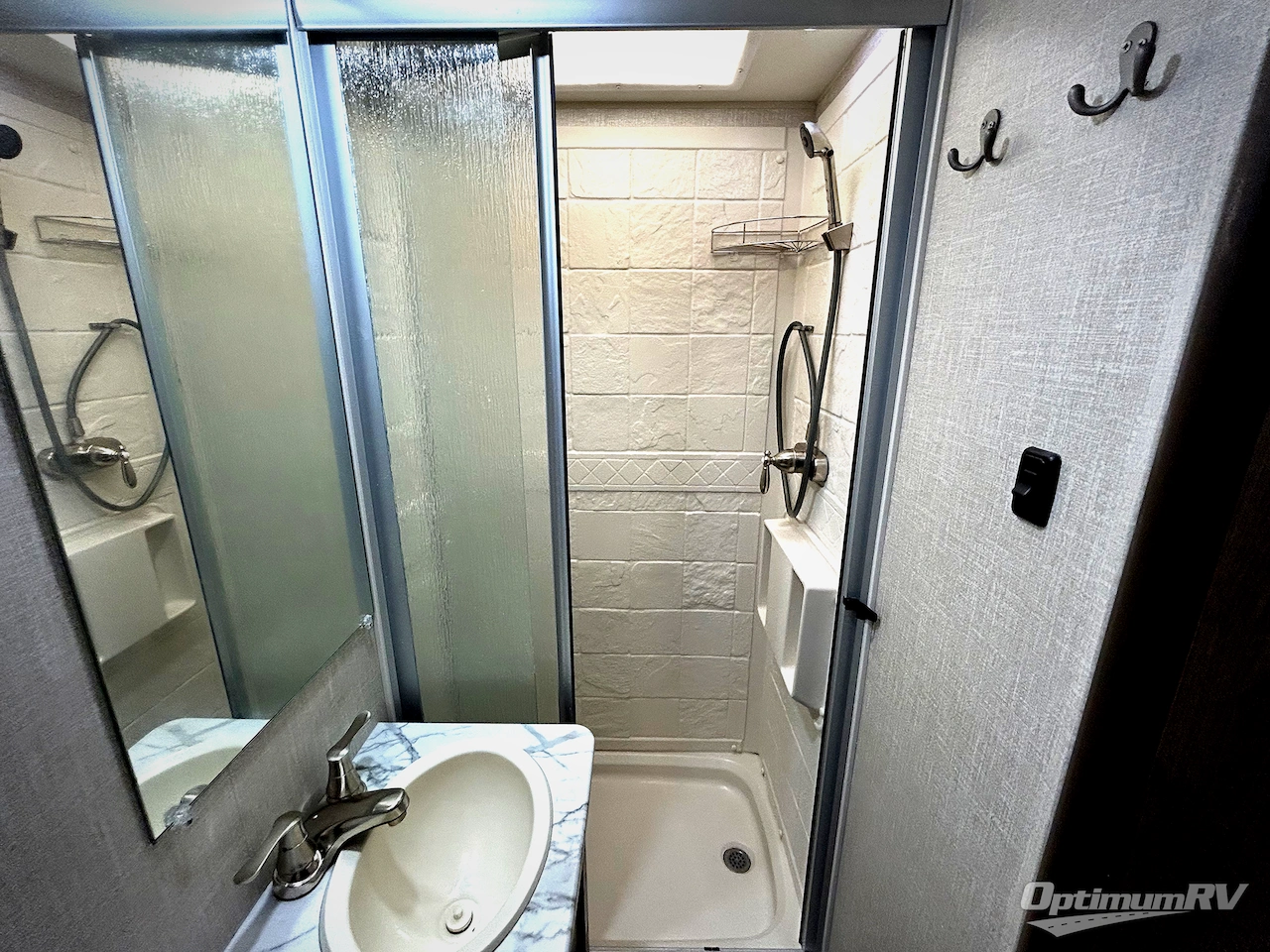 2020 Coachmen Freelander 26RS Ford 350 Photo 17