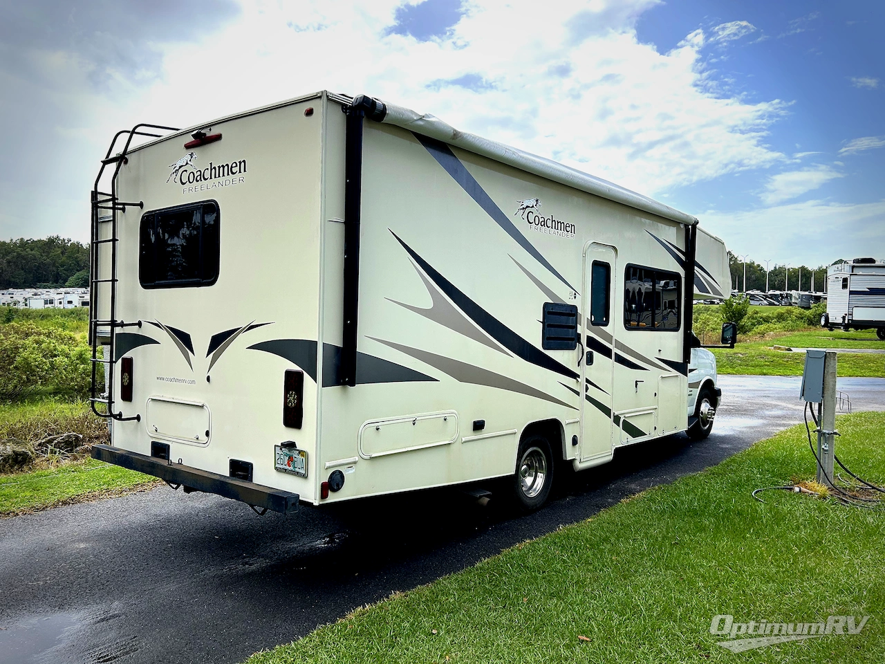 2020 Coachmen Freelander 26RS Ford 350 Photo 2