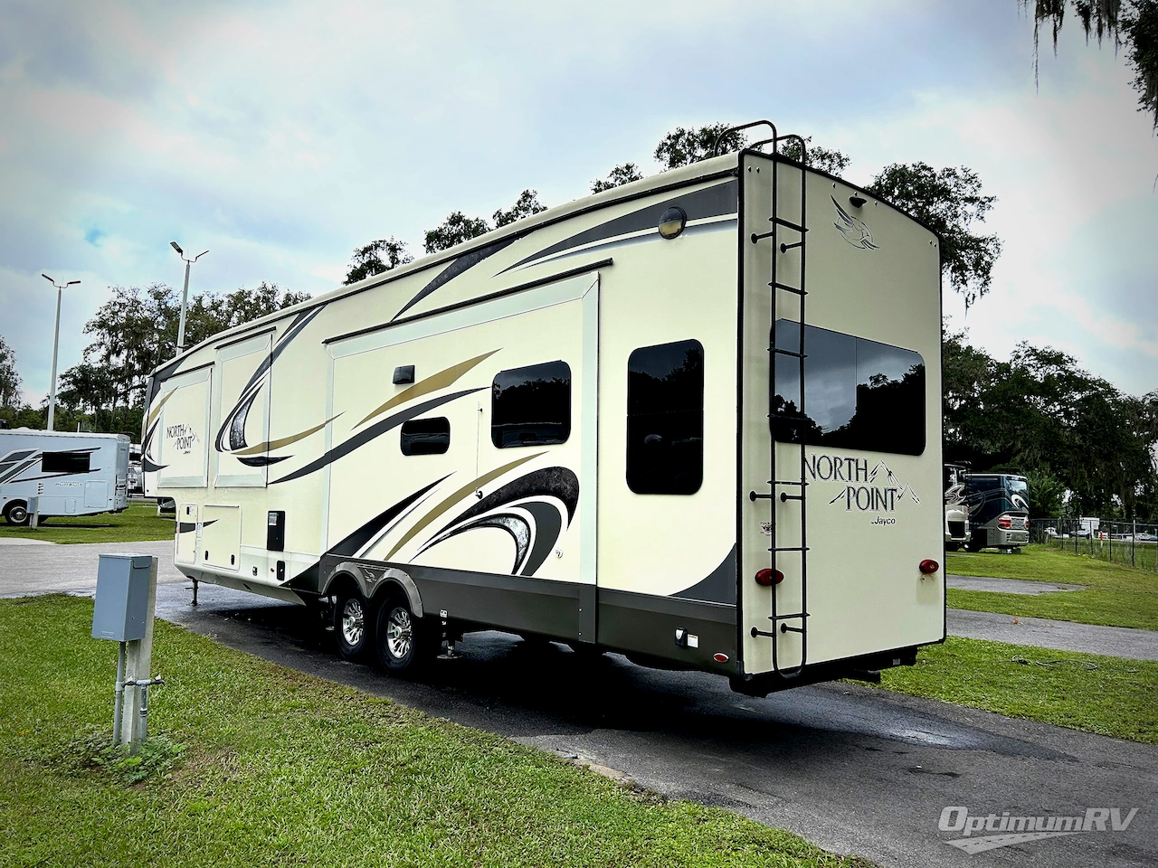 2019 Jayco North Point 381DLQS Photo 3