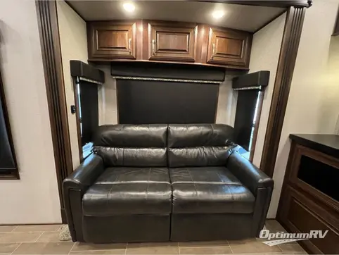 2019 Jayco Pinnacle 38REFS RV Photo 2