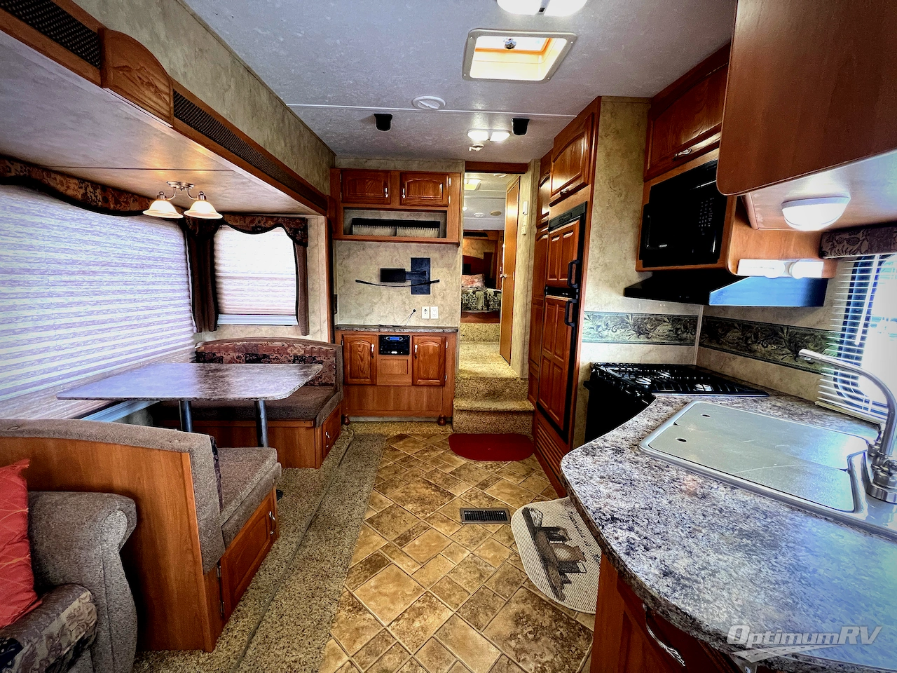 2009 Keystone Cougar 276RLS Photo 5