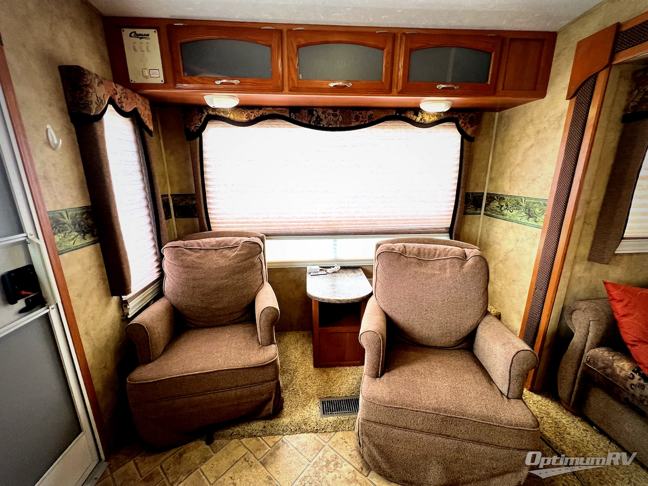 2009 Keystone Cougar 276RLS Photo 6