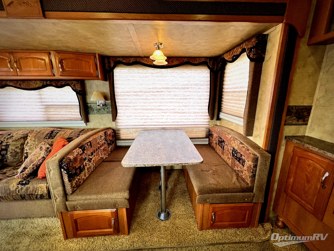 2009 Keystone Cougar 276RLS Photo 8