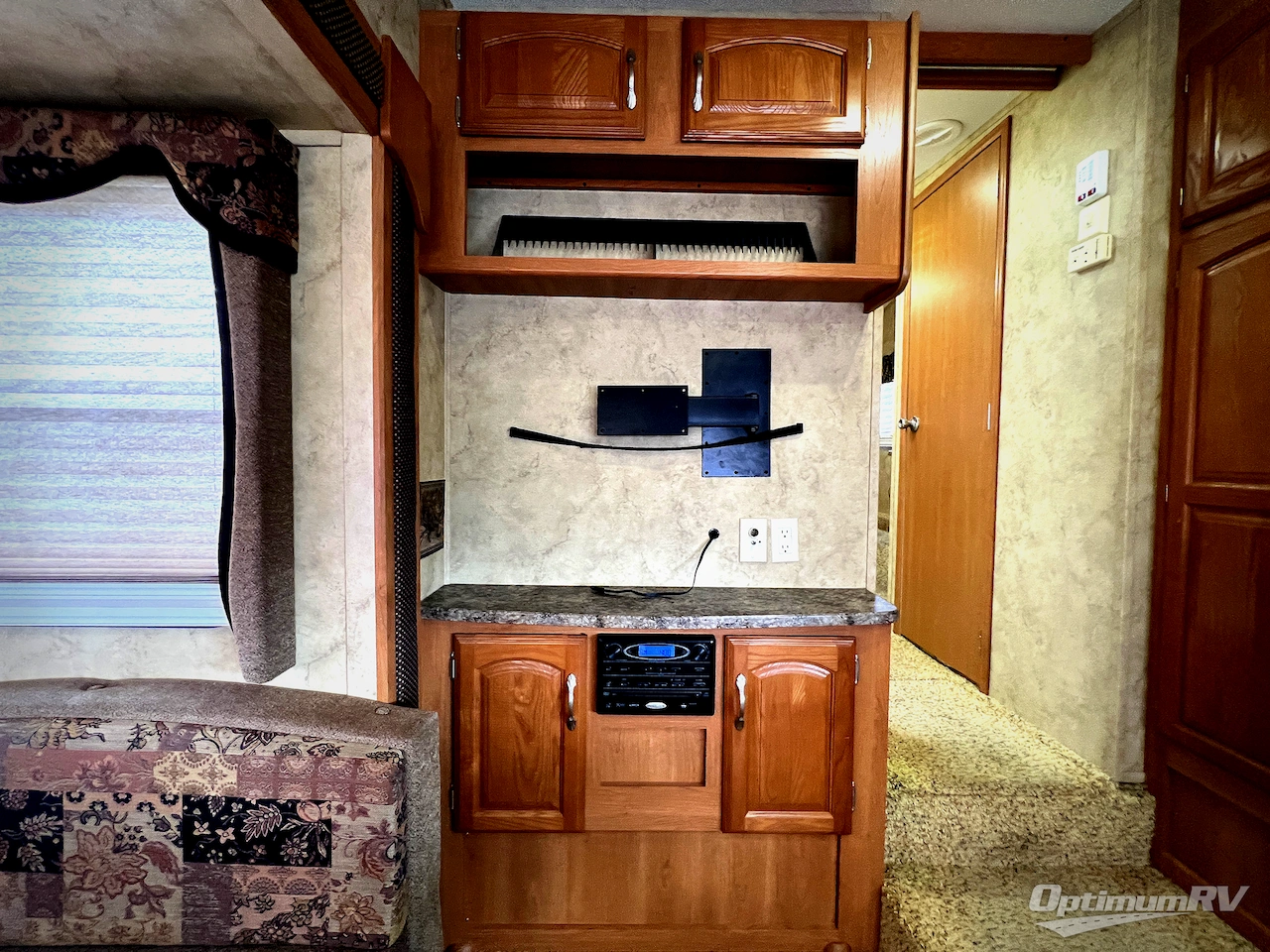 2009 Keystone Cougar 276RLS Photo 9