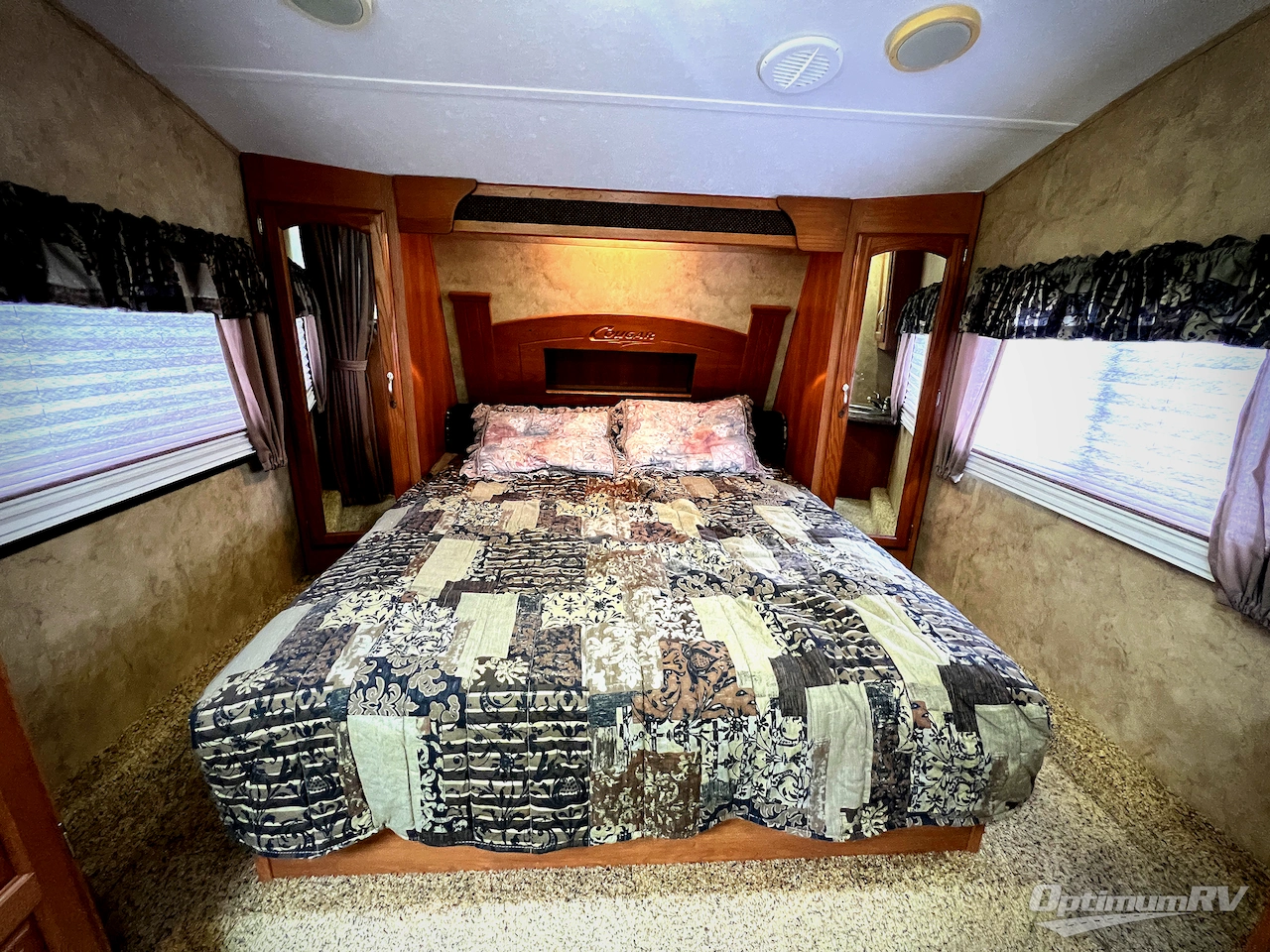 2009 Keystone Cougar 276RLS Photo 16