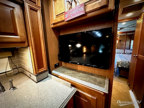 2010 Tiffin Phaeton 40QTH RV Photo 3