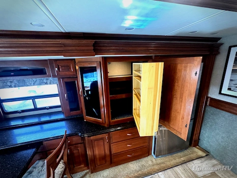 2012 Fleetwood Discovery 40X RV Photo 4