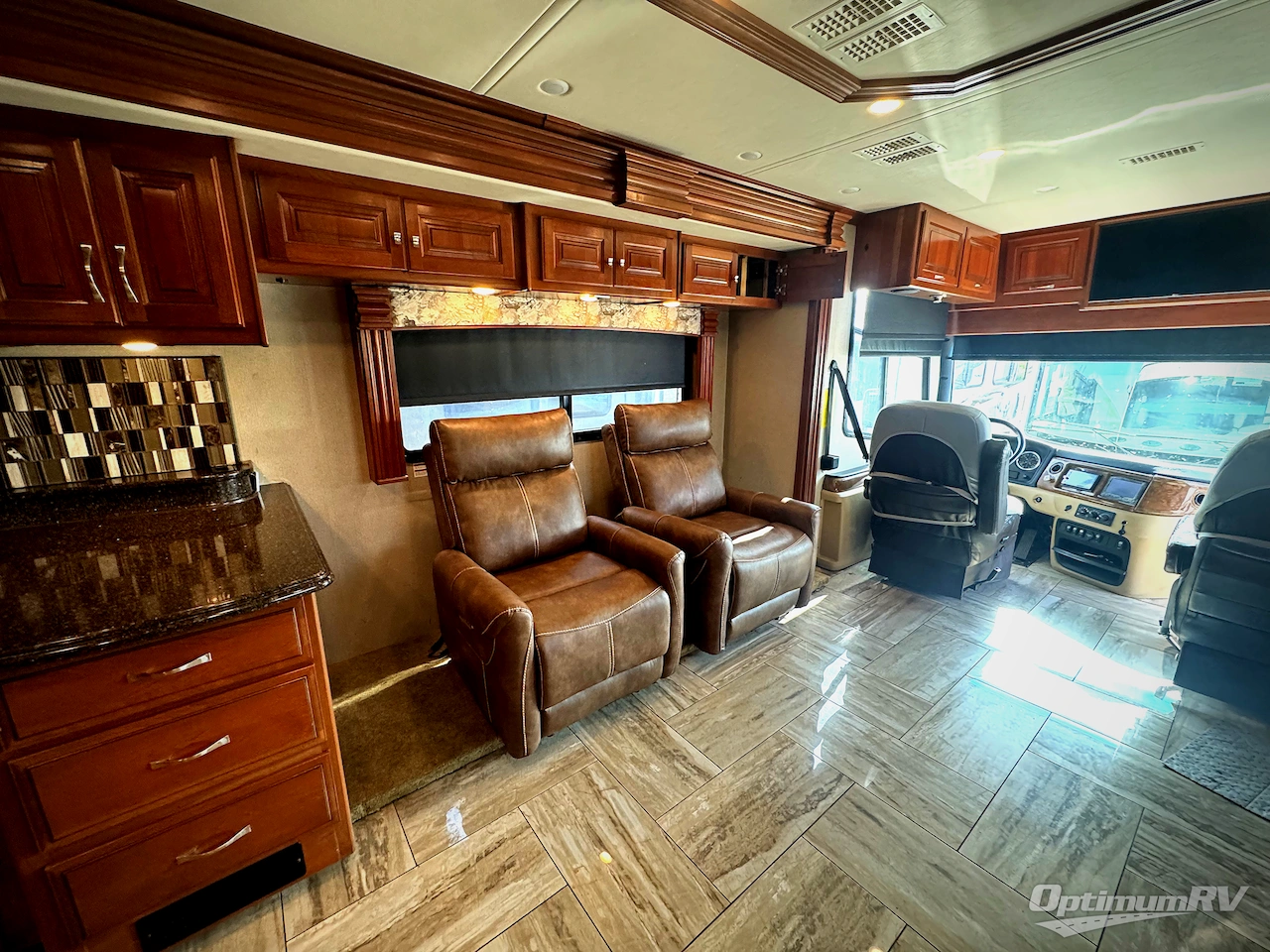 2012 Fleetwood Discovery 40X Photo 5
