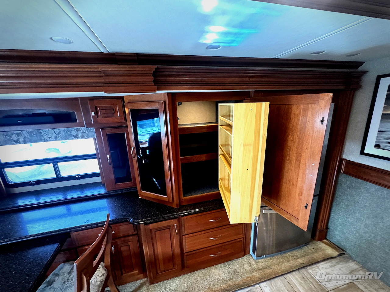 2012 Fleetwood Discovery 40X Photo 7