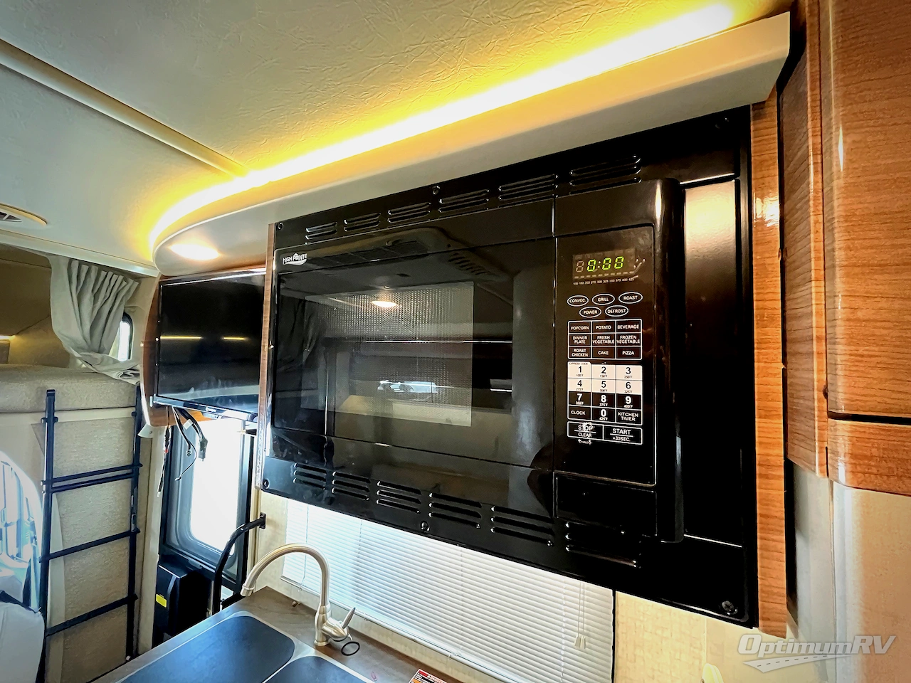 2017 Itasca Navion 24V Photo 11
