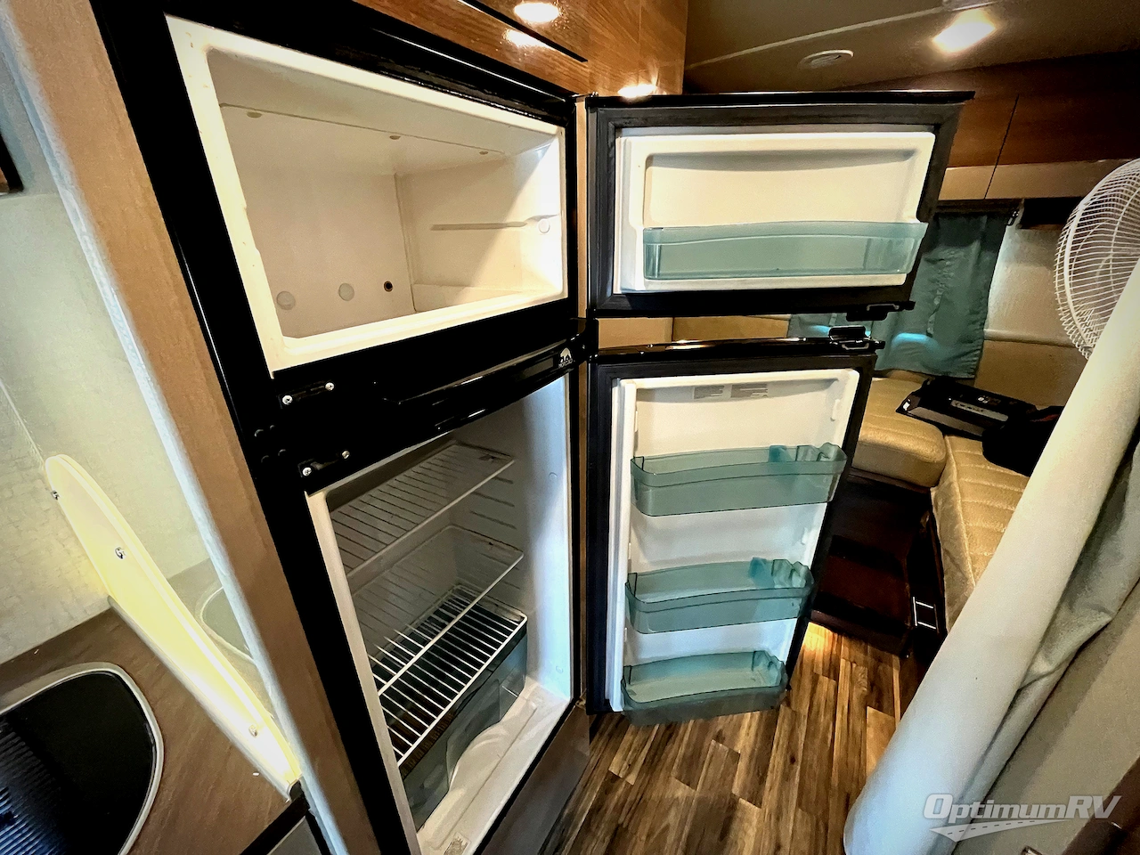 2017 Itasca Navion 24V Photo 12