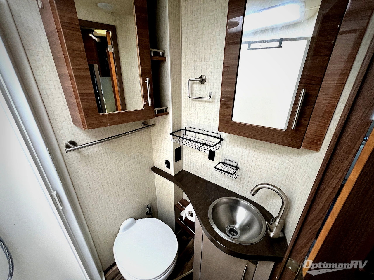 2017 Itasca Navion 24V Photo 13