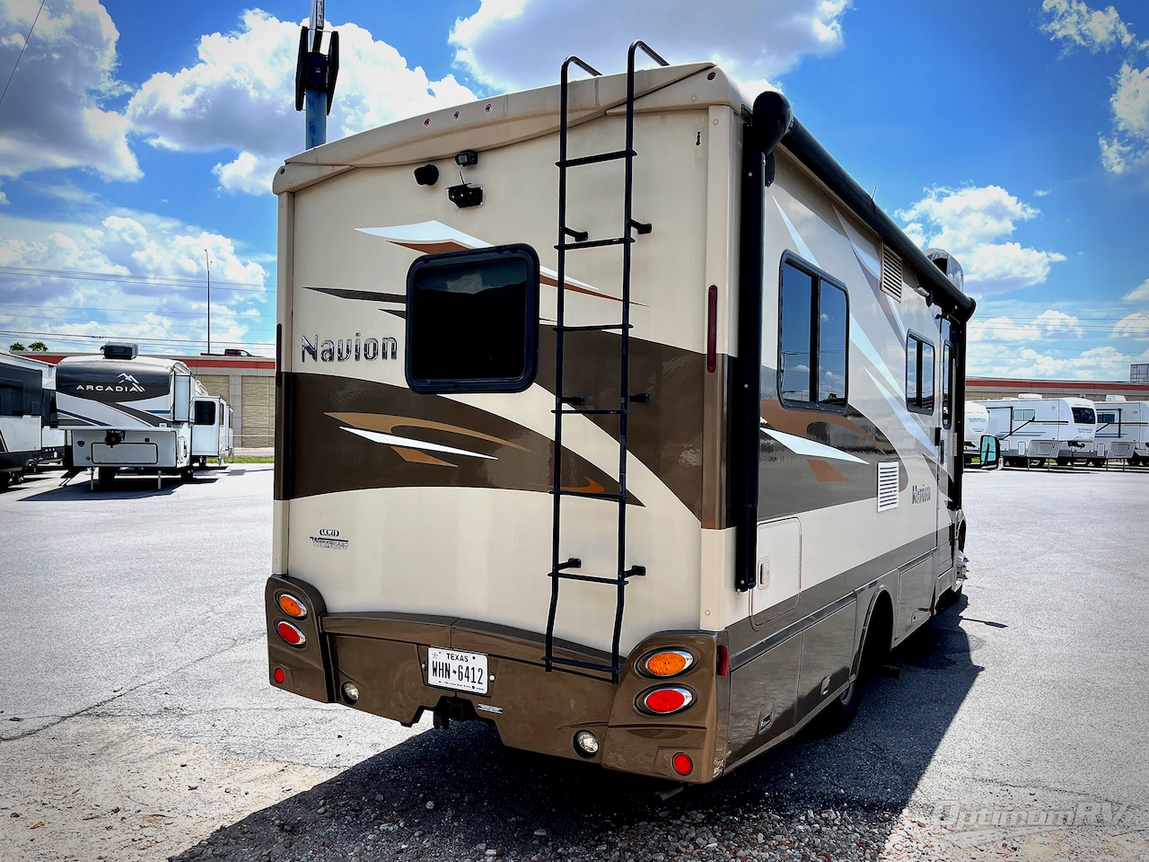 2017 Itasca Navion 24V Photo 17