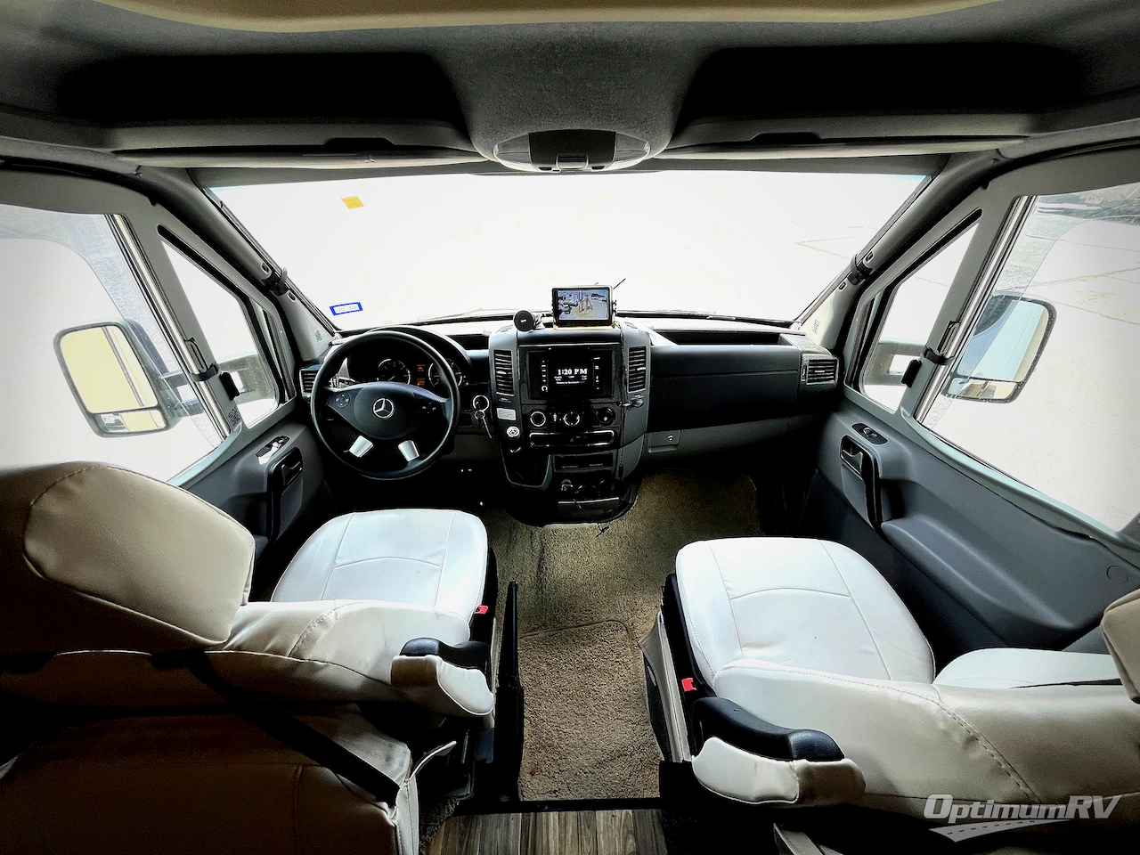 2017 Itasca Navion 24V Photo 8