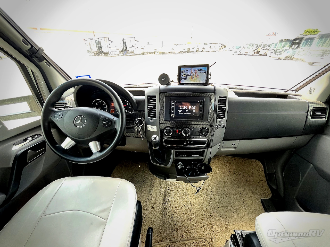 2017 Itasca Navion 24V Photo 9