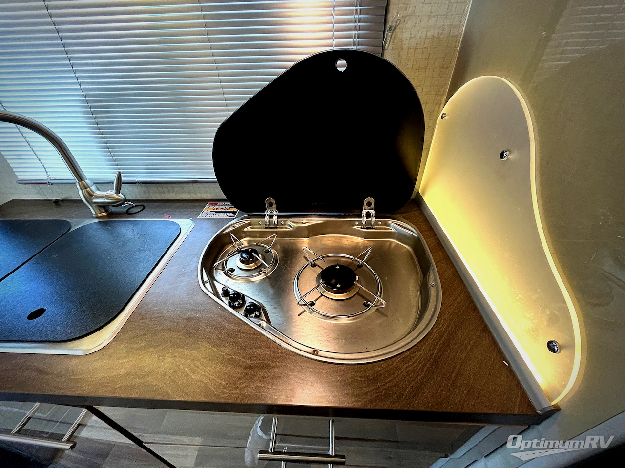 2017 Itasca Navion 24V Photo 13