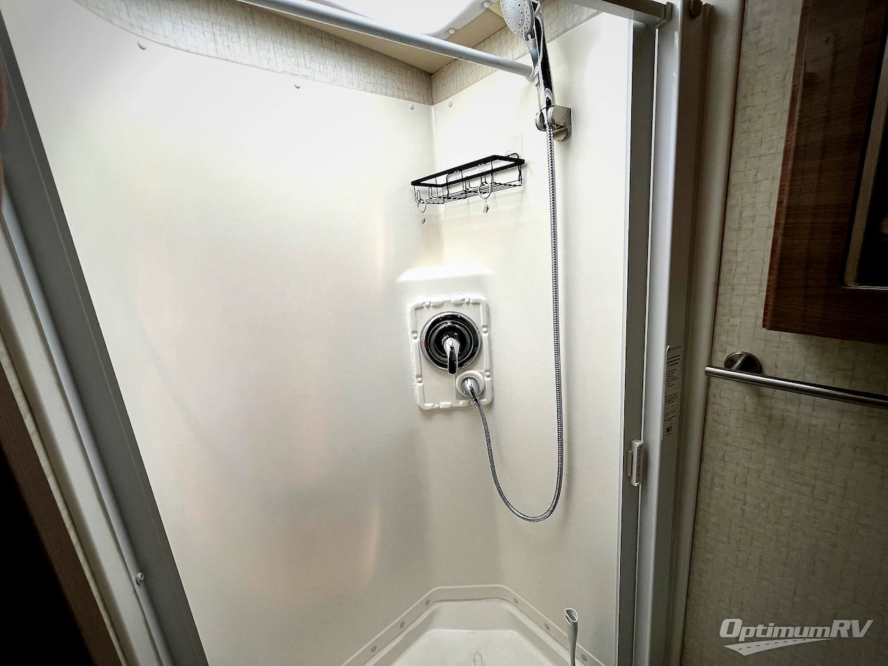 2017 Itasca Navion 24V Photo 17