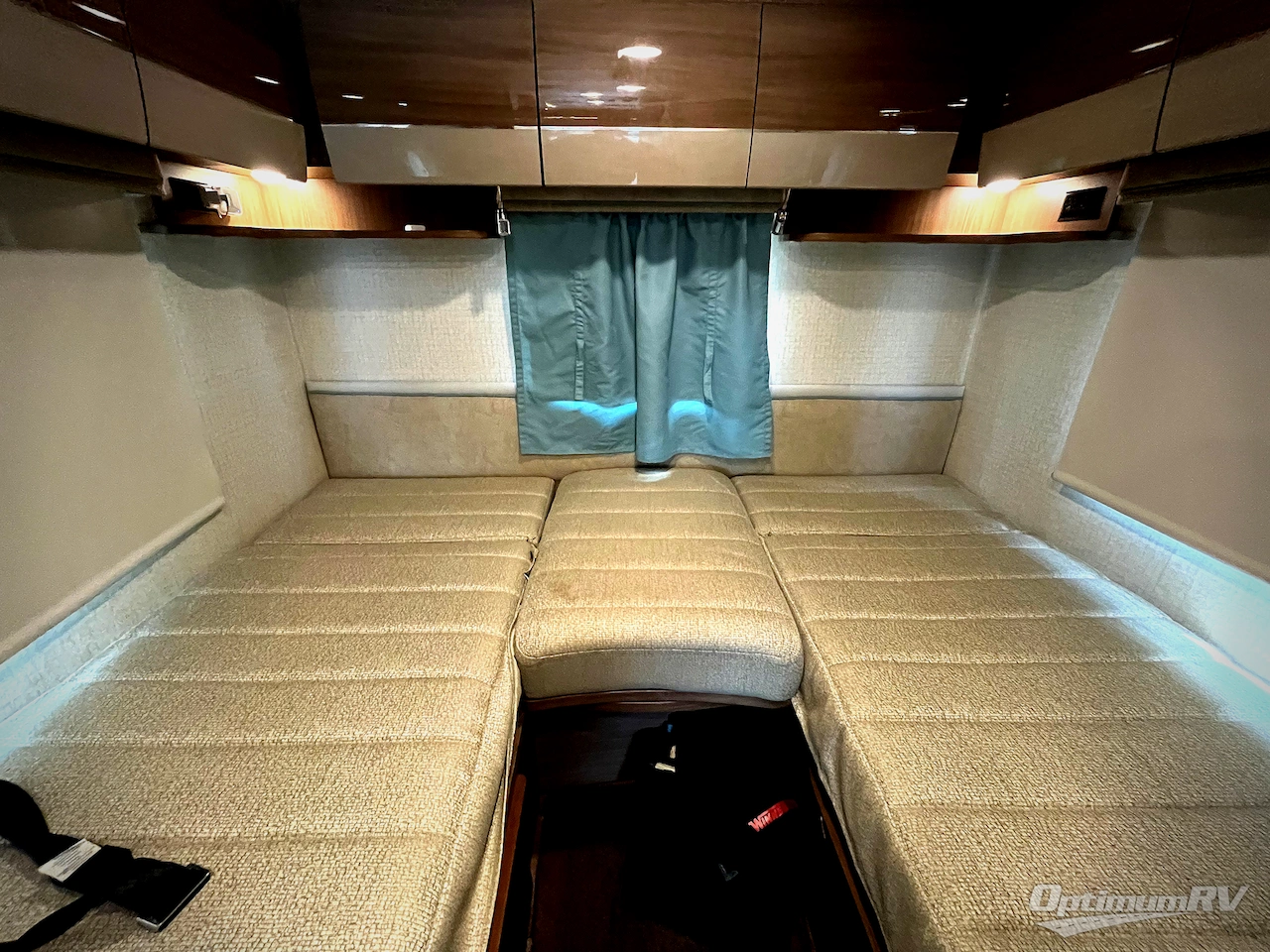 2017 Itasca Navion 24V Photo 18