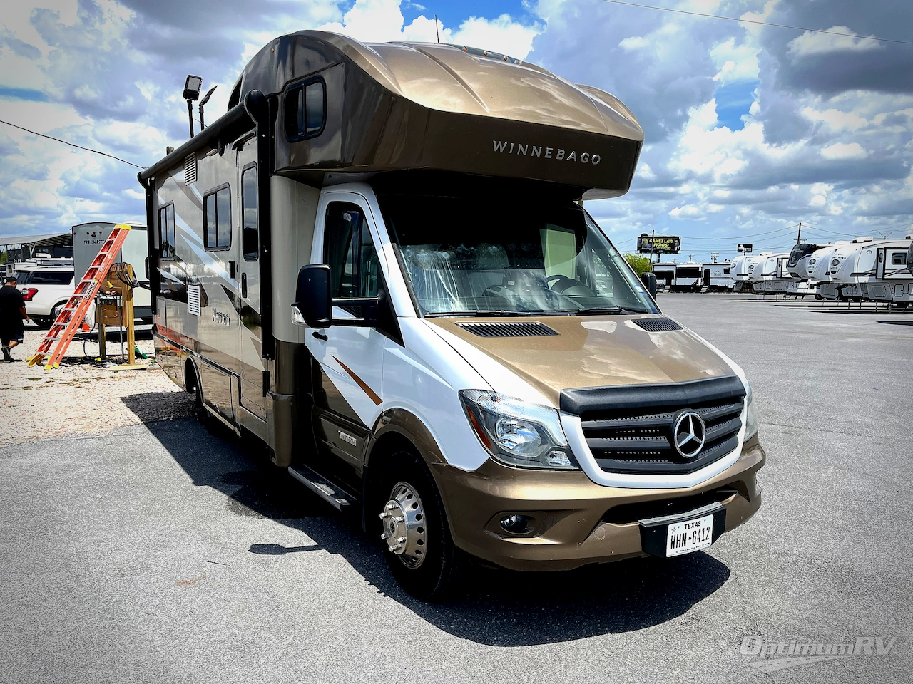 2017 Itasca Navion 24V Photo 1