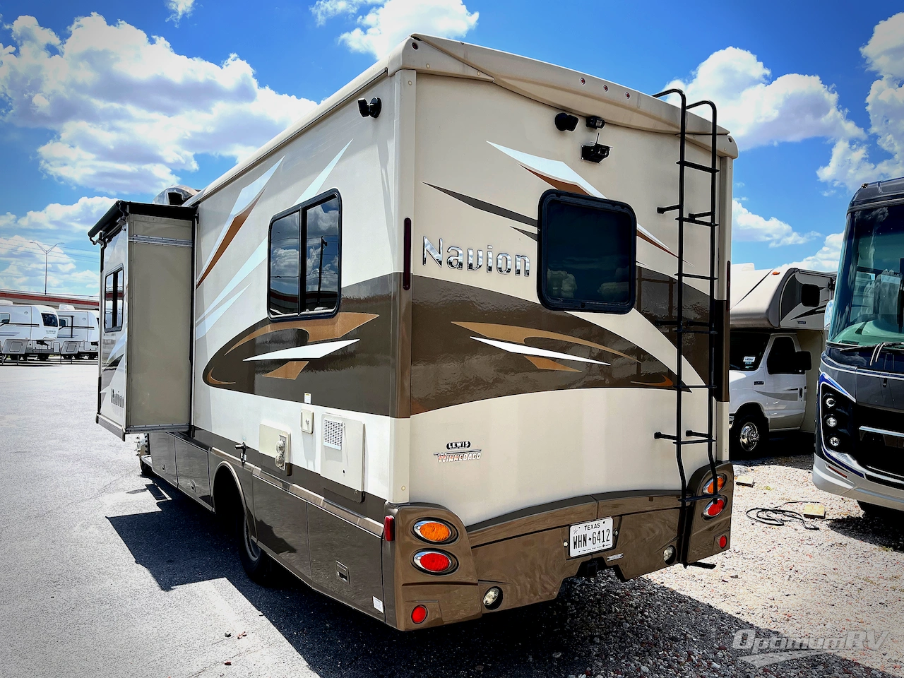 2017 Itasca Navion 24V Photo 3
