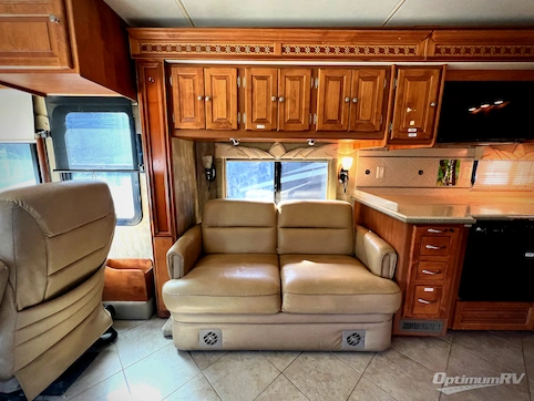 2008 Tiffin Phaeton 36 QSH RV Photo 2