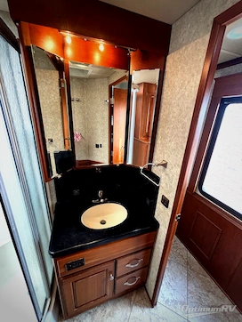 2010 Winnebago Tour 40BD RV Photo 3