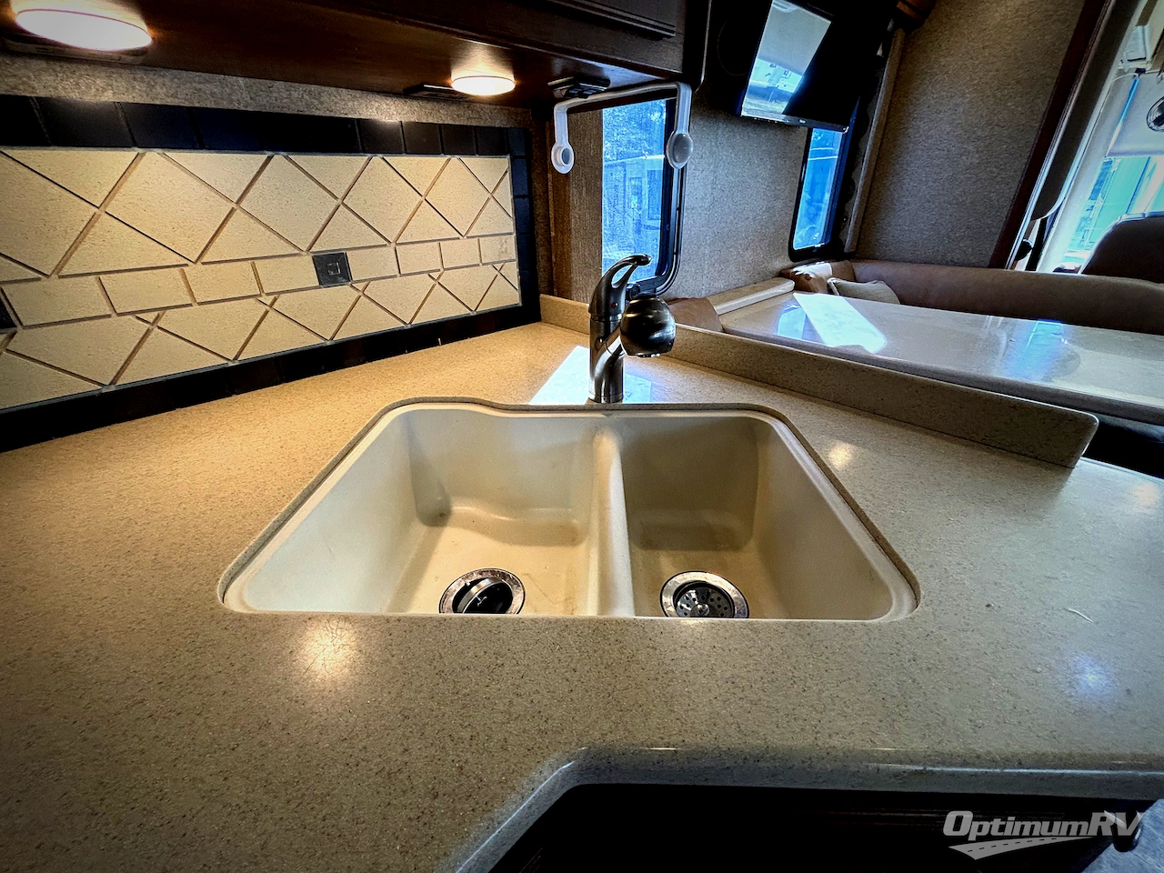 2014 Thor Palazzo 33 2 Photo 9